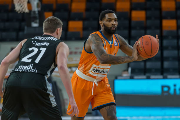 依靠跑位和 依靠跑位和