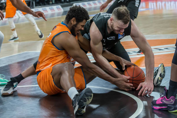 在过去三个 在过去三个